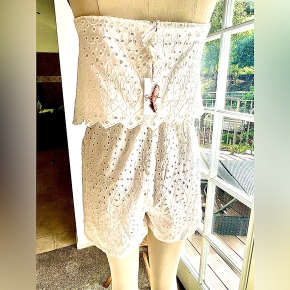 Darling Jessica Simpson white eyelet romper NWT - Picture 2 of 2